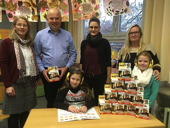 ROTTLER Haumann spendet Gehörschutz für Grundschule Grilloschule in Unna Bild1